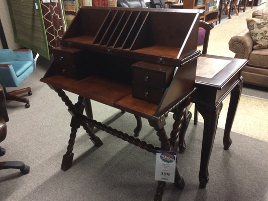 A cool desk that folds along the diagonal to make a box-style table.