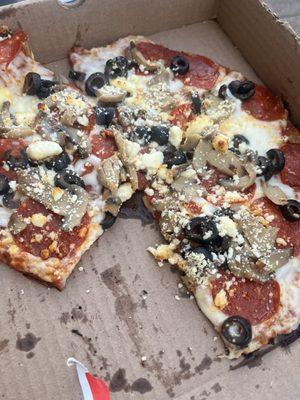 Cauliflower crust, black olives, mushrooms, pepperoni