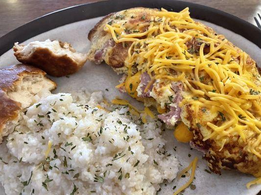 Ham and cheese omelette with grits