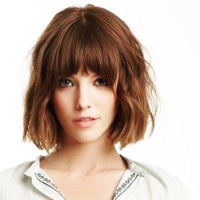 It's all about the length, bangs and tousle. Bangs are in a "C or V- shape "  Length is bobbed in a triangle