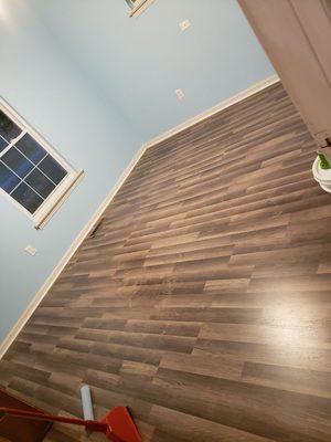 950 sqft laminate install