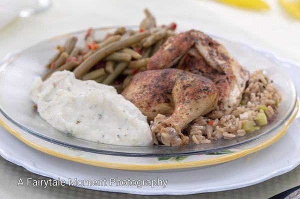 Smoked chicken with mashed potatoes and green beans