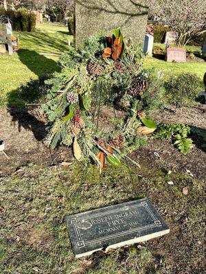 Just a stunning, stunning wreath for my dear friend who loved Christmas.