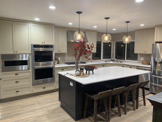 New kitchen (former dining room)