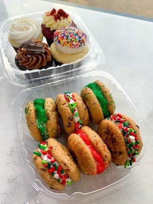 Mini Cookie Sandwiches & Cupcake min is - 4pk