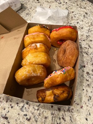 Mixed dozen... who doesn't let you pick out your mixed dozen??? Evidently Shipleys!! What a waste!!