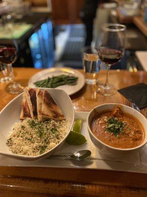 Another picture of the Chicken Tikka Masala with a side of green beans