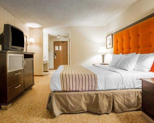 Econo Lodge Inn & Suites