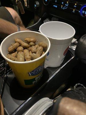 Boiled cajun peanuts