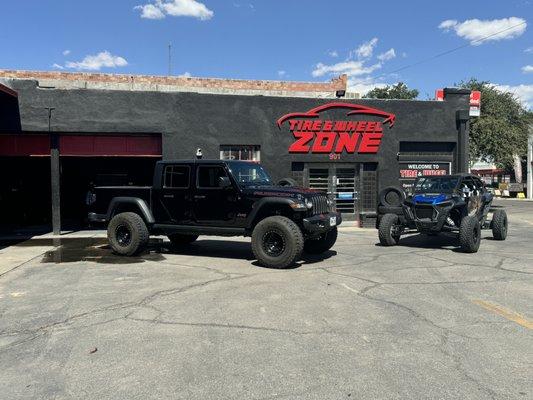 Jeep gladiator lifted 4" and 17" Fuel wheels Beadlocks on 37" Toyo RT