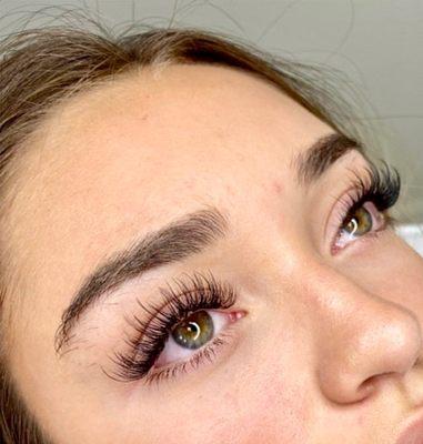 Classic wispy lash extensions