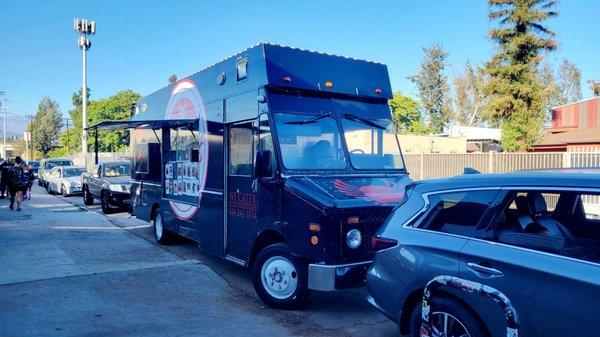 The Truck (07/11/22). @BellysSlidersAndWings @FrogtownBrewery #LosAngeles #FoodTruck #ComfortFood #Chicken #FeedTheBelly #FoodPorn