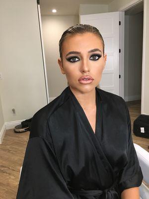 Smokey eyes , soft contour , makeup glam