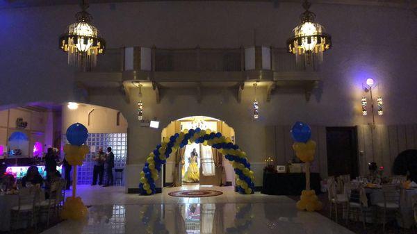 Balloon Arch, BOOK NOW