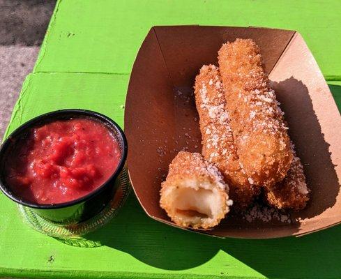 Mozzarella sticks (vegan)