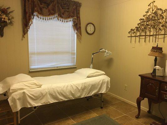 Comfortable Acupuncture Treatment Rooms