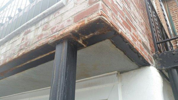 Results of the leaks, the porch is eroding .