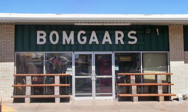 Bomgaars