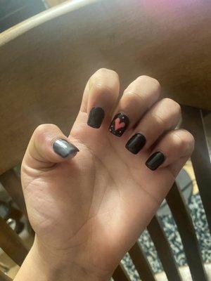 Black nails w/ pink heart