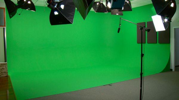 22 x 15 x 12 pre-lit Green Screen for rent