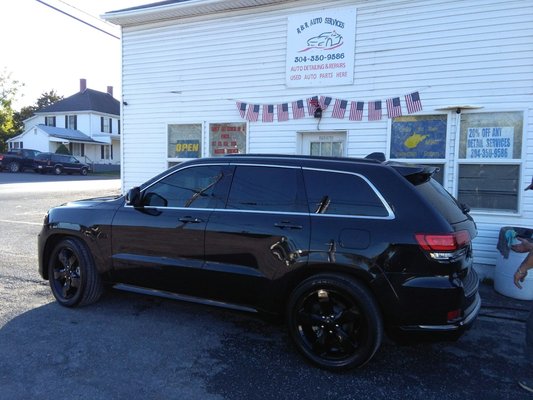 JEEP GRAND CHEROKEE DETAIL, FULL HAND WAX. CAME OUT AMAZING OUR CUSTOMER WAS ECSTATIC.