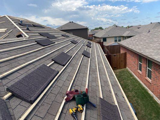 Hurricane Shake Steel being installed over existing 3-tab roof