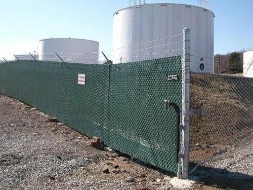 Chain Link Fence with Barb Wire and PVT Slats