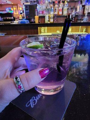 Empress gin and tonic are a excellent background for a fresh mani!