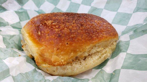 "Bungle" ($6), vegan by default. Tasty, fluffy mix between a bun & a bagel. Lightly crispy, too.