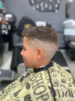 Medium, skin fade with design