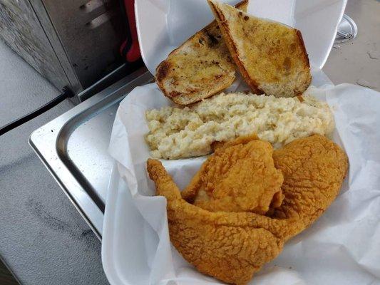 Fish and cheese grits w/garlic bread