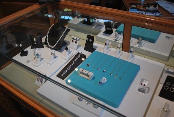 Loghman Jewelers iDel Mar's Finest Jeweler! We have something for everyone. #delmar #jeweler #delmarplaza #finejewelry #diamonds