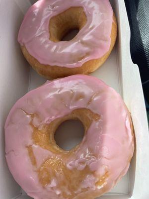 Bad quality donuts that taste old and have glaze messed up.