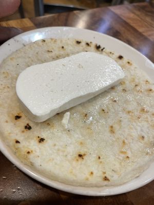 Arepa con Queso