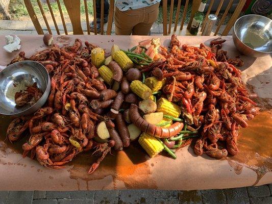 Crawfish, crab, sausage, corn, green beans