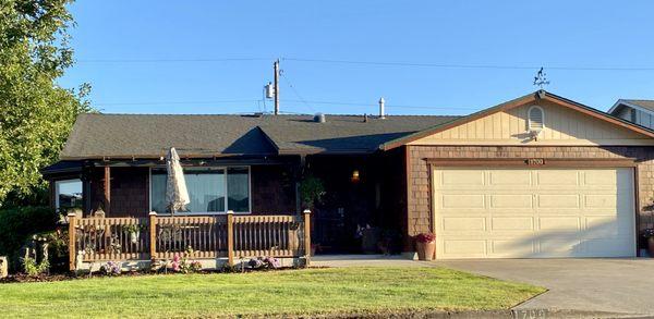 Lorrie Cox - Realtor 1700 Rainier Rd  Woodburn OR