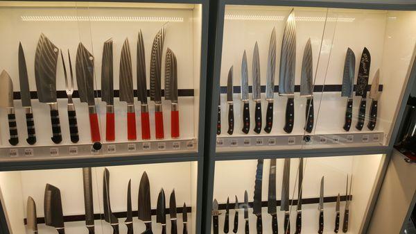 Amazing collection of professional kitchen knives. I called dibs on that 12" chef's knife.