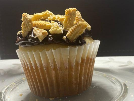 Cookies 'N' Cream Vanilla Cupcakes