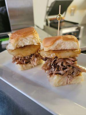 Hawaiian pulled pork sliders