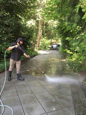 Bellevue Pressure Washing! We'll travel to your home in Bellevue, Kirkland or Redmond areas.  Power Washing at your service!