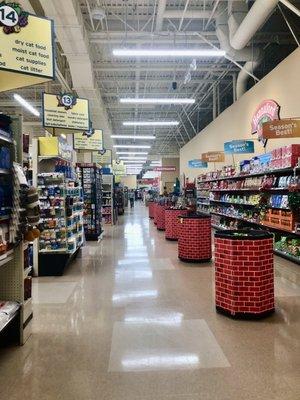 Hannaford Ballston Spa NY. Clean and well kept.