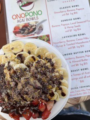 Try our BEAST bowl! 2 scoops of açaí and every topping included!!