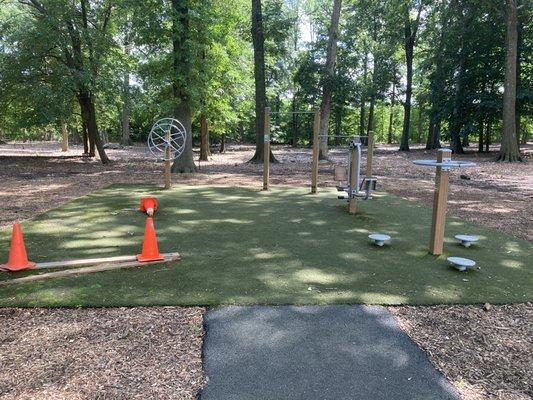 Outdoor fitness station