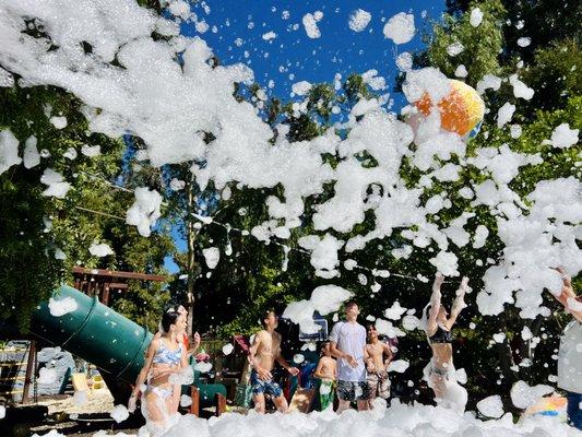 Volleyball foam party style