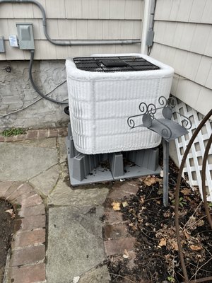 Frozen heat pump because thermostat doesn't work to tell it to defrost, but keep trying to heat the house