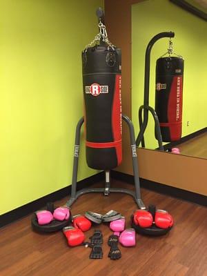 Take out all your frustration and practice high and low punches and kicks on this 100lbs boxing bag along with brand new boxing gear!!