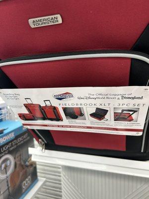 3 piece luggage set being sold as individual pieces.