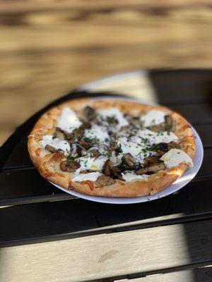 Bianca Tartufo Pizzetta Fresh Mozzarella/ Ricotta/ Mushrooms/ Truffle Oil