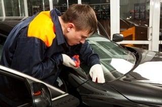 Arizona Windshield Replacement & Auto Glass Repair offer $50 Instant CASH w/ any automobile windshield replacement claim.