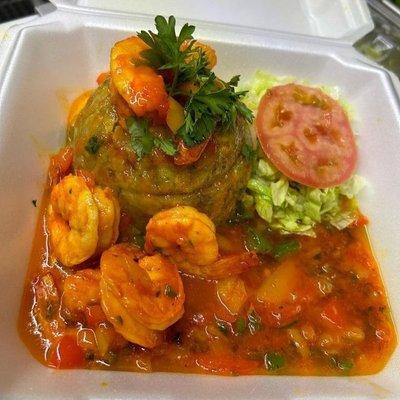 Mofongo con Camarones en Salsa Criolla